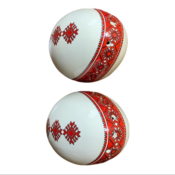 VTG Ukrainian Vegreville Alberta Porcelain Salt & Pepper Shakers - Picture 4 of 6